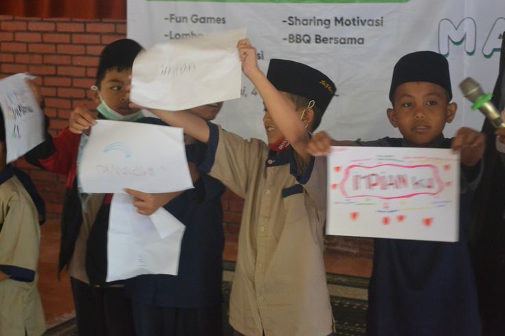 Berikan Perbedaan Hari Ini dengan Amal